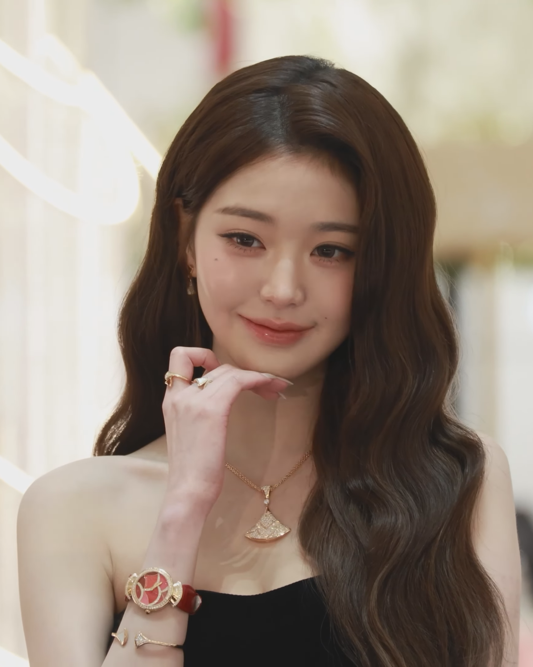 K-POPアイドルのボリュームあるヘアスタイル